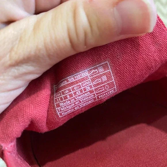 Koolaburra by UGG Darcee Slip On womens size 11 Red White Bronze tone studs EUC - Picture 10 of 10